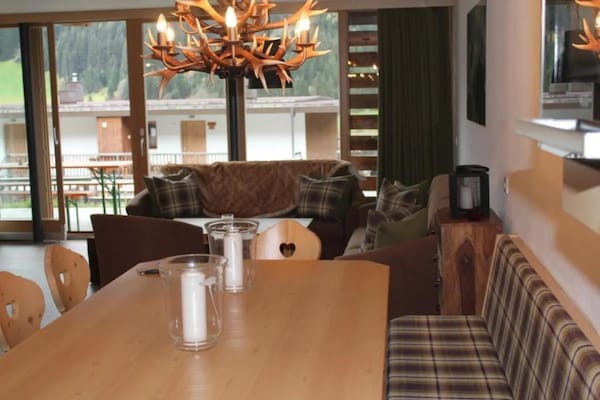 Foto van Alpenchalet met balkon en sauna - Vakantiehuis in Wald-Königsleiten - DiningRoom