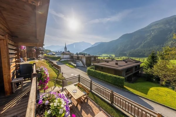 Foto van Vakantiehuis Schoneben in de Alpen - Vakantiehuis in Wald-Königsleiten - TerraceBalcony