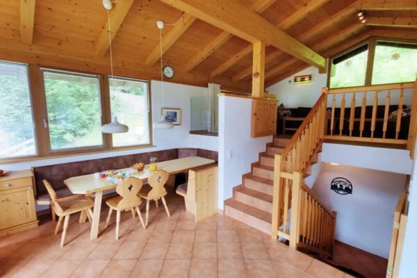 Foto van Vrijstaande alpenchalet met sauna - Vakantiehuis in Wald-Königsleiten - DiningRoom