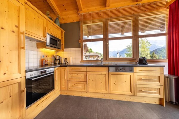 Foto van Schoneben Mountain Family Retreat - Vakantiehuis in Wald-Königsleiten - Kitchen
