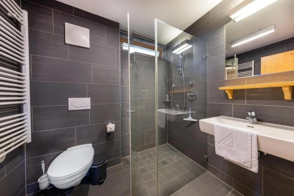 Foto van Schoneben Mountain Family Retreat - Vakantiehuis in Wald-Königsleiten - BathRoom