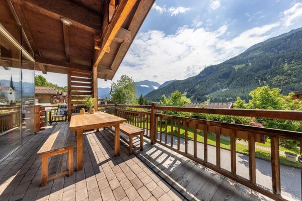 Foto van Schoneben Mountain Family Retreat - Vakantiehuis in Wald-Königsleiten - TerraceBalcony