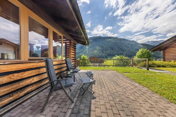 Foto van Schoneben Mountain Family Retreat - Vakantiehuis in Wald-Königsleiten - TerraceBalcony