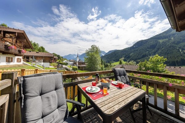 Foto van Schoneben Mountain Family Retreat - Vakantiehuis in Wald-Königsleiten - TerraceBalcony