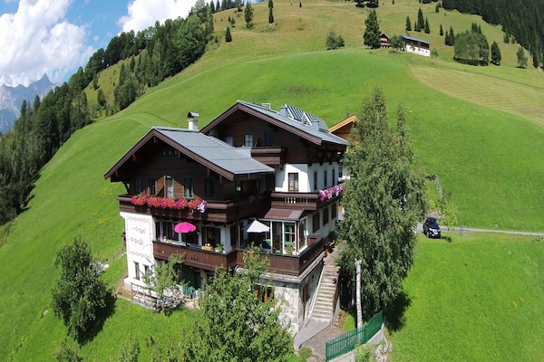 Foto van Comfortabele vakantiewoning in Maria Alm aan de piste - ExteriorSummer