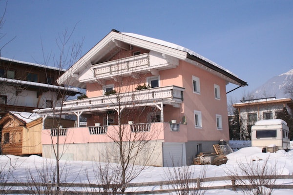 Foto van Appartement in Aschau bij Ski Hochzillertal - Vakantiehuis in Aschau im Zillertal - ExteriorWinter