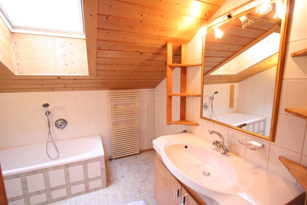 Foto van Chalet in Hopfgarten bij Skilift - Vakantiehuis in Hopfgarten im Brixental - BathRoom