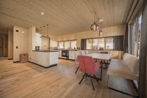 Foto van Luxe chalet in Bichlbach - Vakantiehuis in Bichlbach - DiningRoom