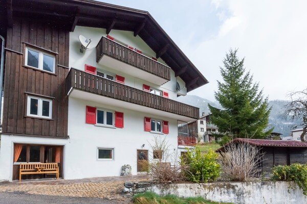Foto van Appartement bij Skilift Sankt Gallenkirch - Vakantiehuis in Sankt Gallenkirch - ExteriorWinter