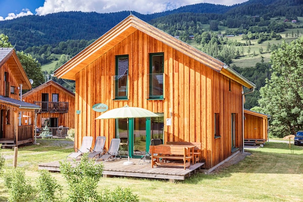 Foto van Luxe chalet in Sankt Georgen met jacuzzi - Vakantiehuis in Sankt Georgen am Kresichberg - ExteriorSummer