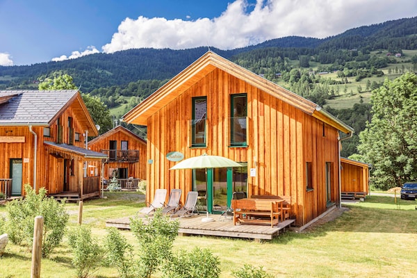 Foto van Luxe chalet in Sankt Georgen met jacuzzi - Vakantiehuis in Sankt Georgen am Kresichberg - ExteriorSummer