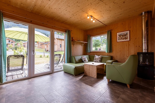 Foto van Luxe chalet in Sankt Georgen met jacuzzi - Vakantiehuis in Sankt Georgen am Kresichberg - LivingRoom