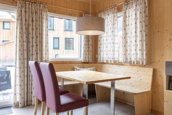 Foto van Luxe chalet met hottub - Vakantiehuis in Sankt Georgen am Kresichberg - DiningRoom