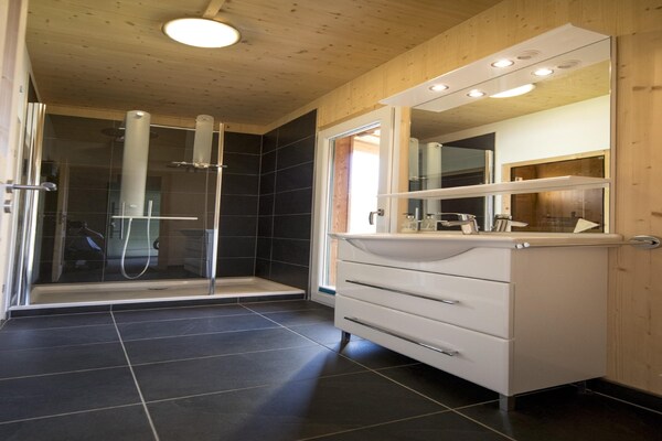 Foto van Majestueus chalet met sauna - Vakantiehuis in Sankt Georgen am Kresichberg - BathRoom