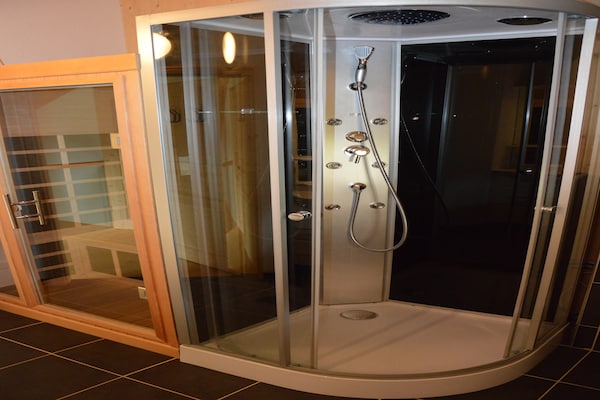 Foto van Luxe chalet met whirlpool - Vakantiehuis in Sankt Georgen am Kresichberg - BathRoom