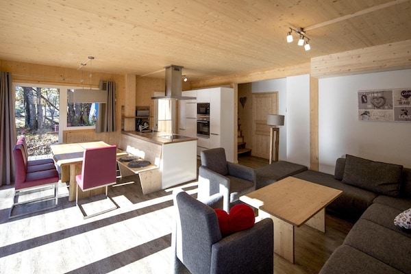 Foto van Charmant chalet met bubbelbad - Vakantiehuis in Sankt Georgen am Kresichberg - LivingRoom