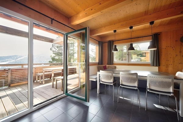 Foto van Luxe chalet met binnenjacuzzi - Vakantiehuis in Turracherhöhe - DiningRoom