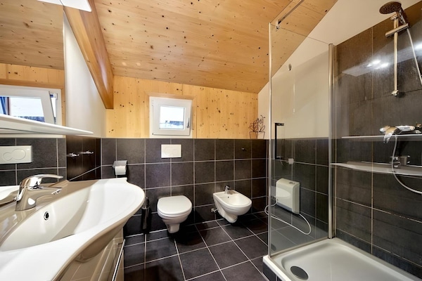 Foto van Luxe chalet met binnenjacuzzi - Vakantiehuis in Turracherhöhe - BathRoom