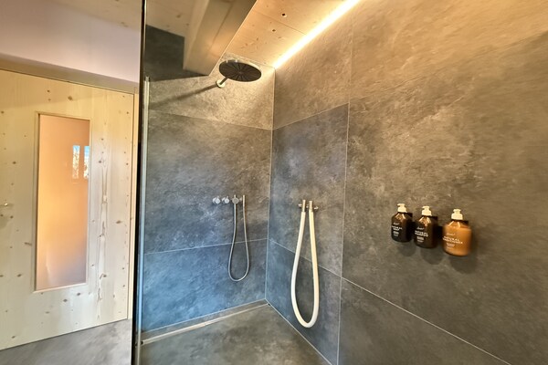 Foto van Luxe chalet met sauna en bubbelbad - Vakantiehuis in Turrach - BathRoom