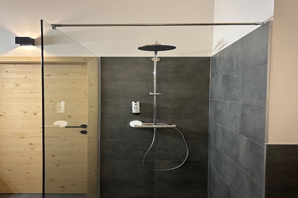 Foto van Luxe chalet met sauna en bubbelbad. - Vakantiehuis in Turrach - BathRoom