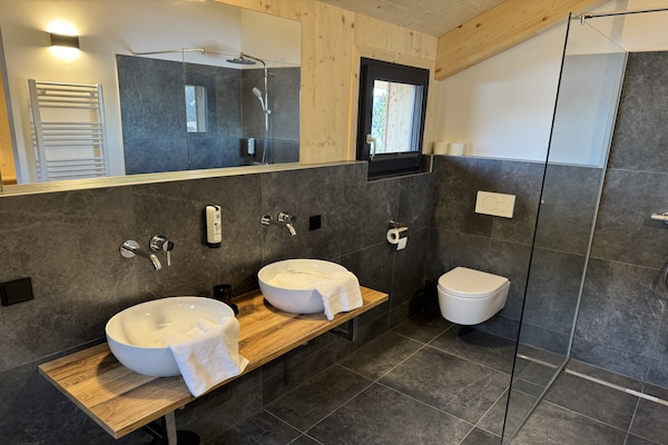 Foto van Luxe chalet met sauna en bubbelbad. - Vakantiehuis in Turrach - BathRoom