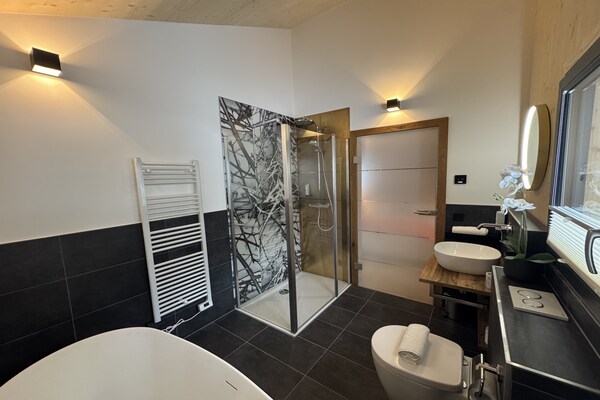 Foto van Luxe chalet met sauna en bubbelbad. - Vakantiehuis in Turrach - BathRoom