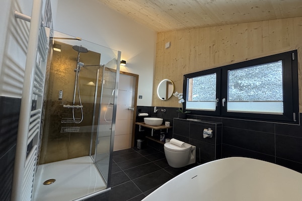 Foto van Luxe chalet met sauna en bubbelbad. - Vakantiehuis in Turrach - BathRoom