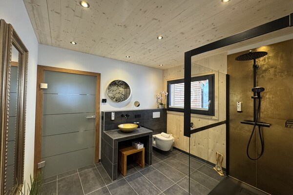 Foto van Luxe chalet met sauna en bubbelbad. - Vakantiehuis in Turrach - BathRoom
