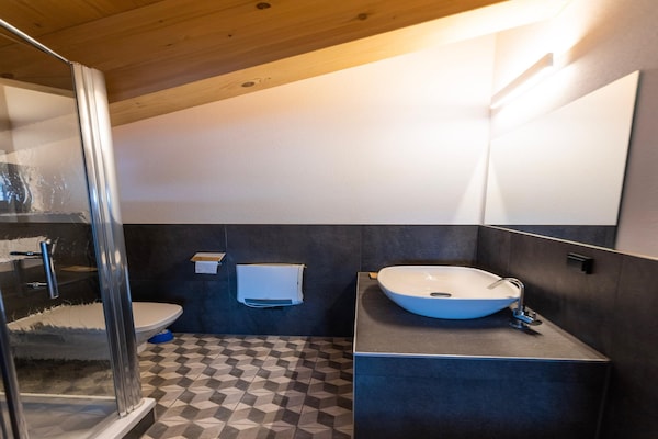 Foto van Luxe chalet met buitenwhirlpool - Vakantiehuis in Turracherhöhe - BathRoom