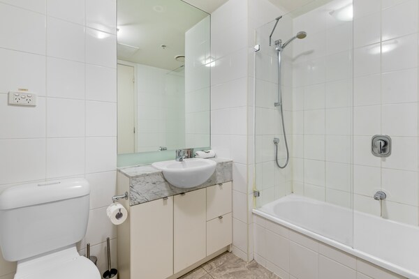 Foto van Luxe 2-slaapkamerapp met rivierzicht, bij casino - Vakantiehuis in Southbank - BathRoom