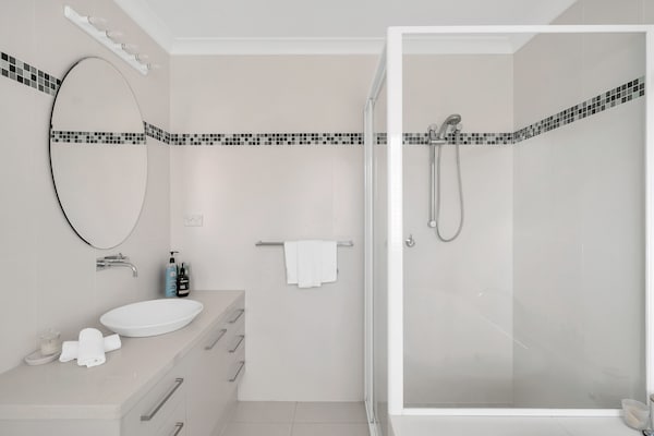 Foto van 3-slaapkamerappartement met strandzicht en entertainmentruimte - BathRoom