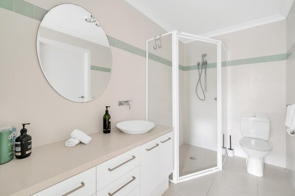 Foto van 3-slaapkamerappartement met strandzicht en entertainmentruimte - BathRoom