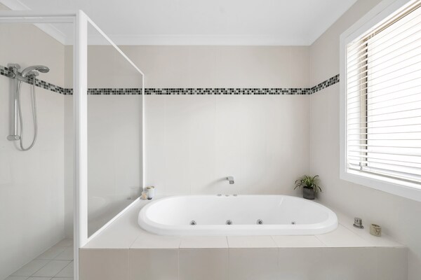 Foto van 3-slaapkamerappartement met strandzicht en entertainmentruimte - BathRoom