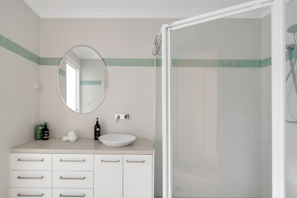 Foto van 3-slaapkamerappartement met strandzicht en entertainmentruimte - BathRoom