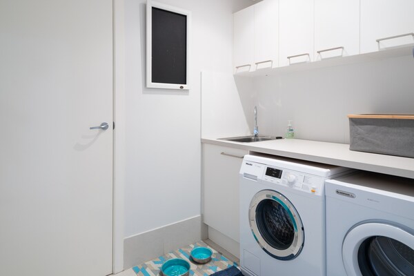 Foto van 3-slaapkamerappartement met strandzicht en entertainmentruimte - BathRoom