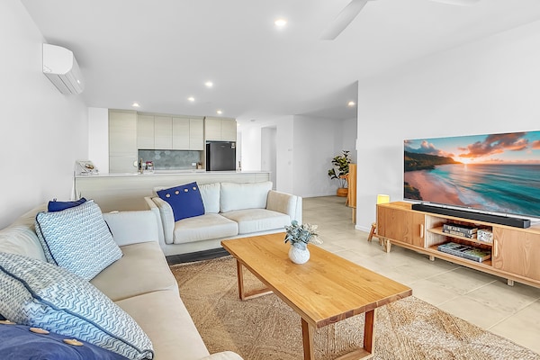 Foto van 3-slaapkamerappartement met rivierzicht, dakterras en zwembad - LivingRoom