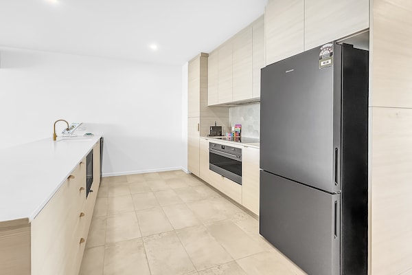 Foto van 3-slaapkamerappartement met rivierzicht, dakterras en zwembad - Kitchen