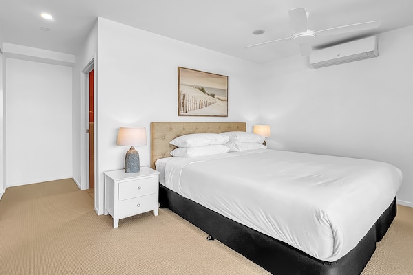 Foto van 3-slaapkamerappartement met rivierzicht, dakterras en zwembad - BedRoom