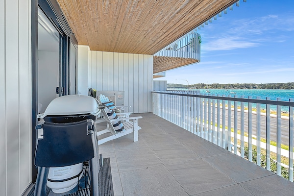 Foto van 3-slaapkamerappartement met rivierzicht, dakterras en zwembad - TerraceBalcony