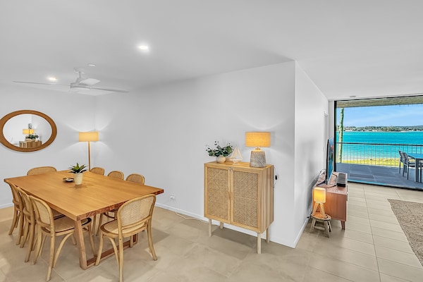 Foto van 3-slaapkamerappartement met rivierzicht, dakterras en zwembad - LivingRoom