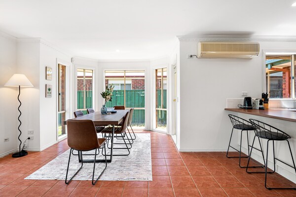 Foto van Comfortabel familieverblijf in Caroline Springs - Vakantiehuis in Caroline Springs - LivingRoom