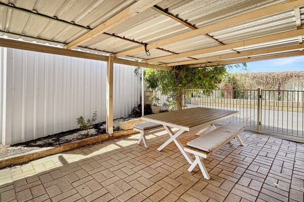 Foto van Comfortabele woning met 3 slaapkamers in Marangaroo - TerraceBalcony