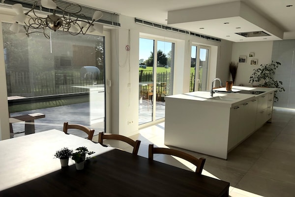 Foto van Gezellig vakantiehuis met tuin - Vakantiehuis in Zuienkerke - DiningRoom