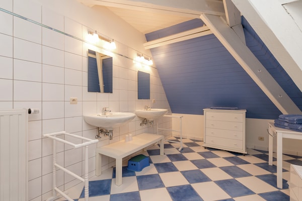 Foto van Le Hameau du Château – Elegantie en rust in het - BathRoom