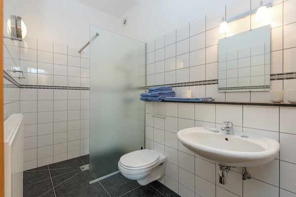Foto van Le Hameau du Château – Elegantie en rust in het - BathRoom