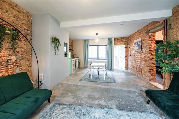 Foto van De Industriële Appartementen|2BBK|wifi|NS - Vakantiehuis in Antwerp - LivingRoom