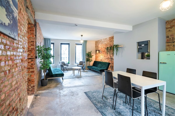 Foto van De Industriële Appartementen|2BBK|wifi|NS - Vakantiehuis in Antwerp - LivingRoom
