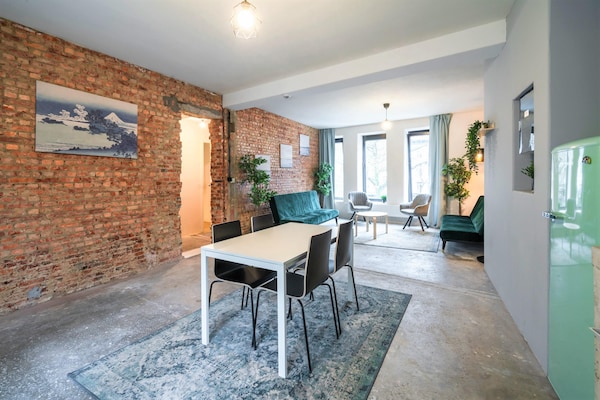 Foto van De Industriële Appartementen|2BBK|wifi|NS - Vakantiehuis in Antwerp - DiningRoom