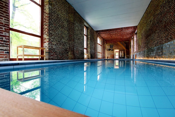 Foto van Groepsvilla met zwembad en sauna - Vakantiehuis in Bas-Oha - PoolOfHouse