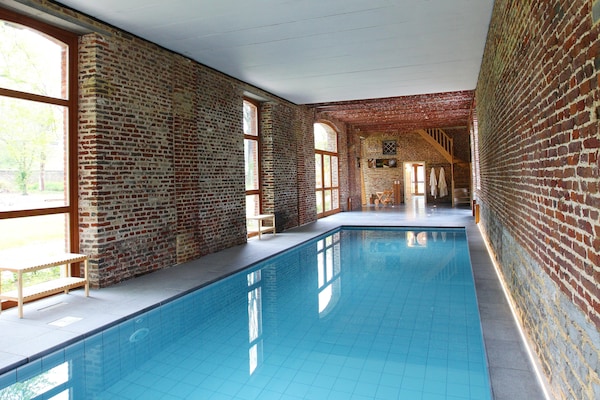 Foto van Groepsvilla met zwembad en sauna - Vakantiehuis in Bas-Oha - PoolOfHouse